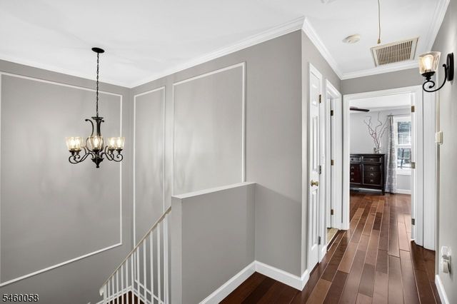 4 Star Lake Rd E, Bloomingdale Boro, NJ 07403