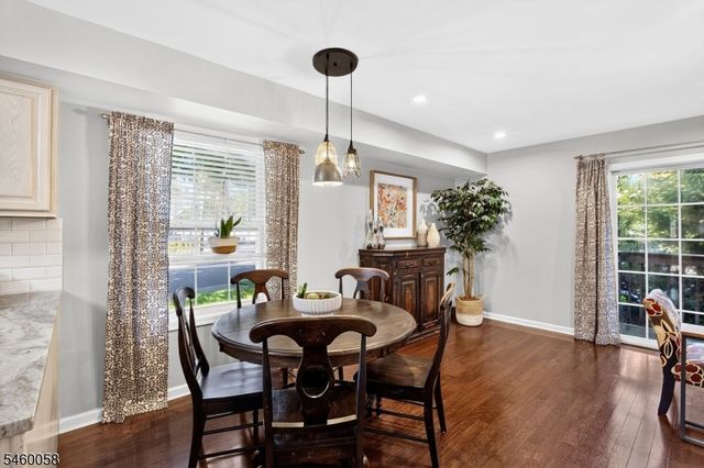 4 Star Lake Rd E, Bloomingdale Boro, NJ 07403