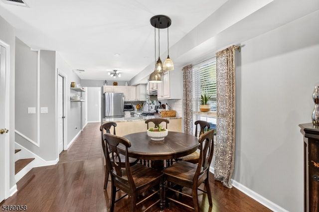 4 Star Lake Rd E, Bloomingdale Boro, NJ 07403