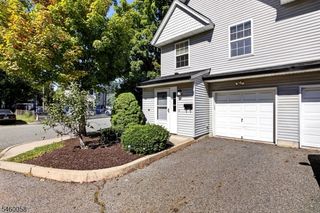 4 Star Lake Rd E, Bloomingdale Boro, NJ 07403
