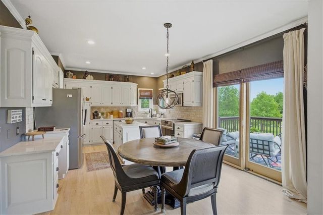 30125 W 93rd Court, De Soto, KS 66018