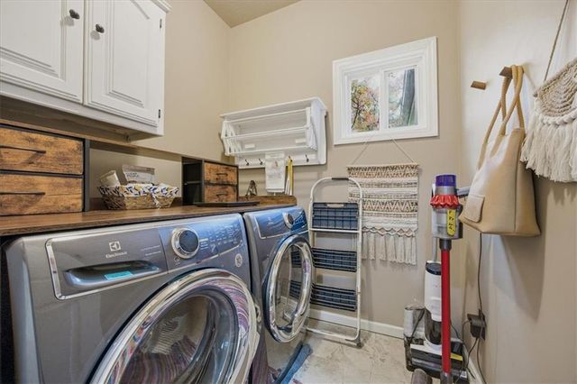 30125 W 93rd Court, De Soto, KS 66018