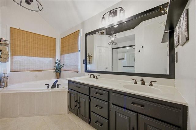 30125 W 93rd Court, De Soto, KS 66018