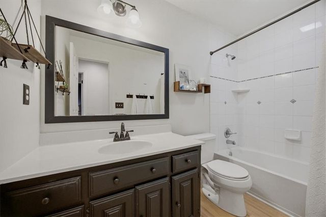 30125 W 93rd Court, De Soto, KS 66018