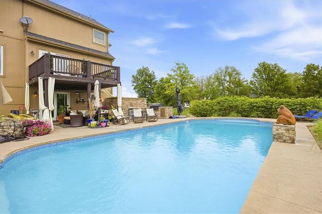 30125 W 93rd Court, De Soto, KS 66018