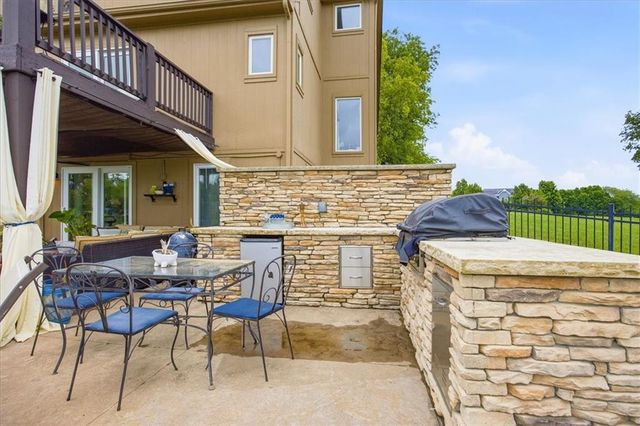 30125 W 93rd Court, De Soto, KS 66018