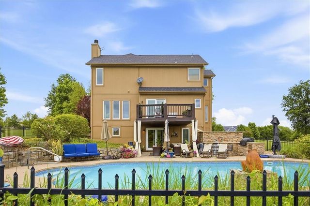 30125 W 93rd Court, De Soto, KS 66018