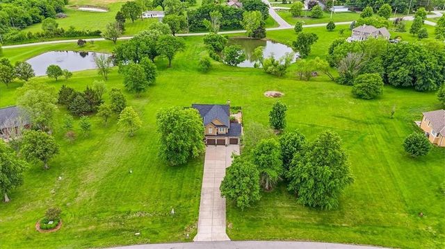 30125 W 93rd Court, De Soto, KS 66018
