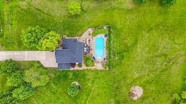 30125 W 93rd Court, De Soto, KS 66018