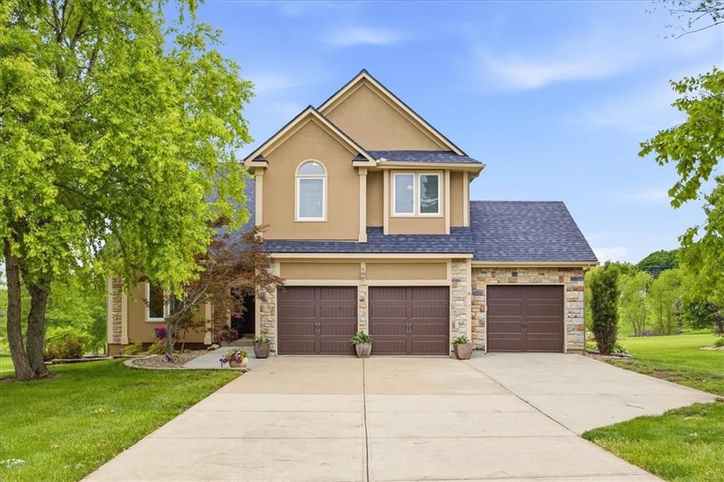 30125 W 93rd Court, De Soto, KS 66018