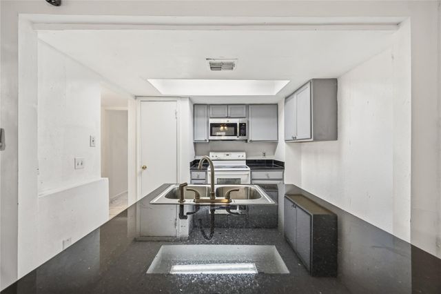 8456 Leawood Boulevard, Houston, TX 77072