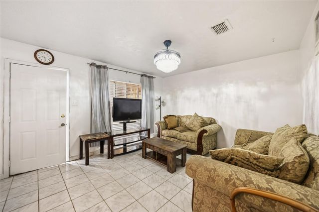 8456 Leawood Boulevard, Houston, TX 77072