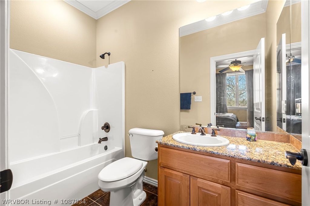 1011 E Uniontown Street 1011 E Uniontown Street