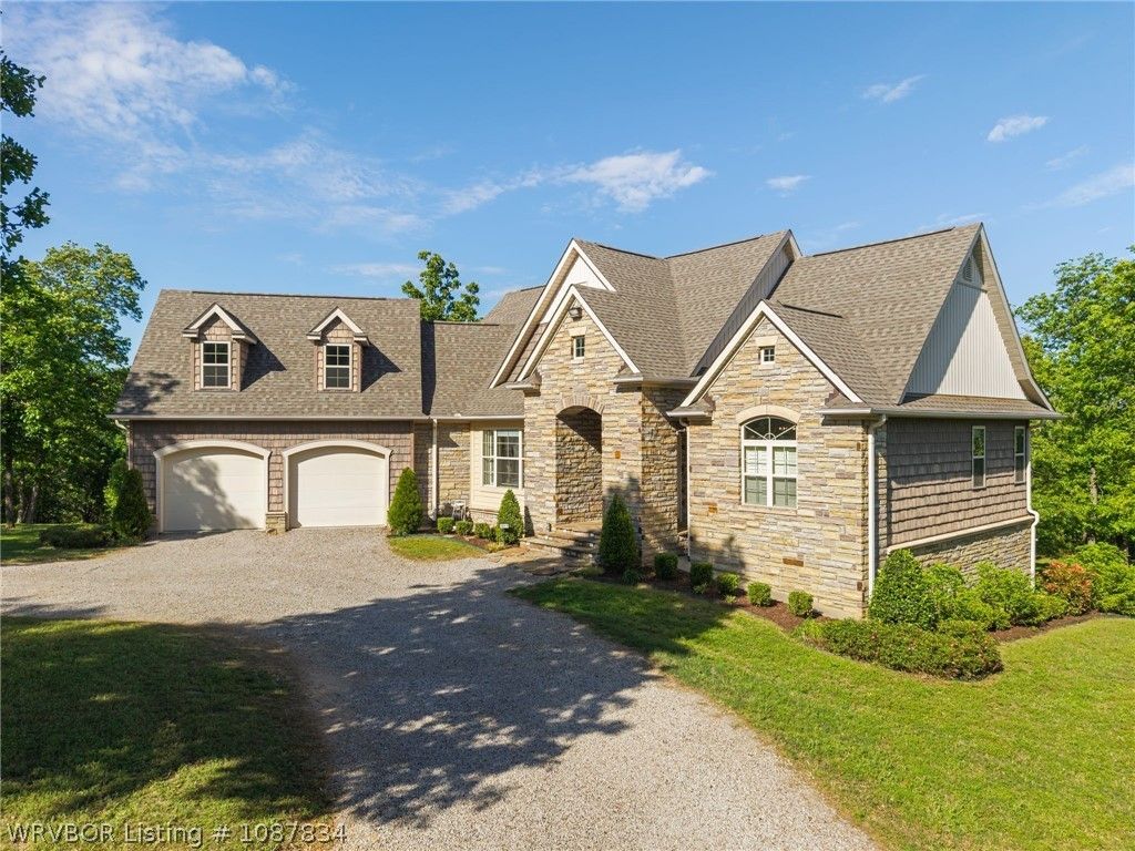 1011 E Uniontown Street 1011 E Uniontown Street