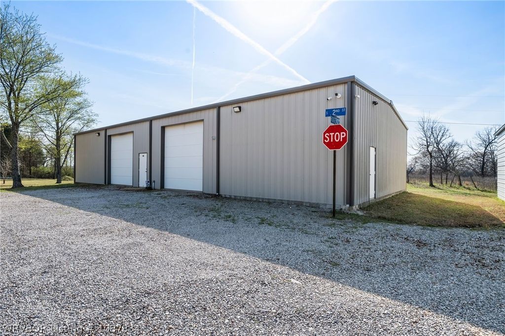 1011 E Uniontown Street 1011 E Uniontown Street