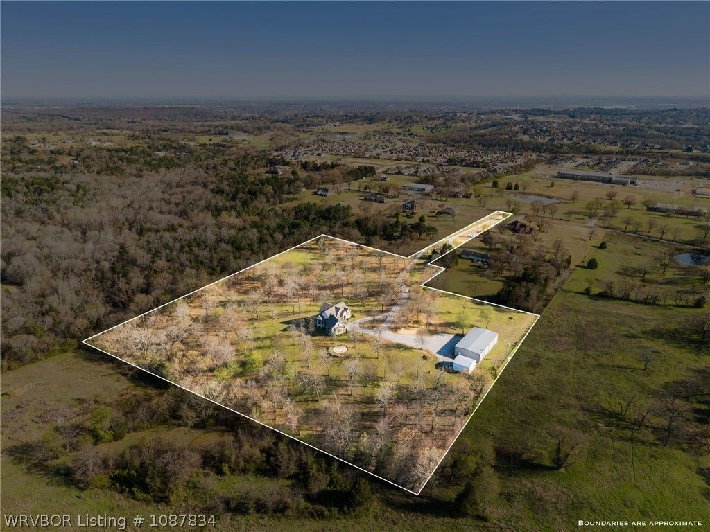 1011 E Uniontown Street 1011 E Uniontown Street