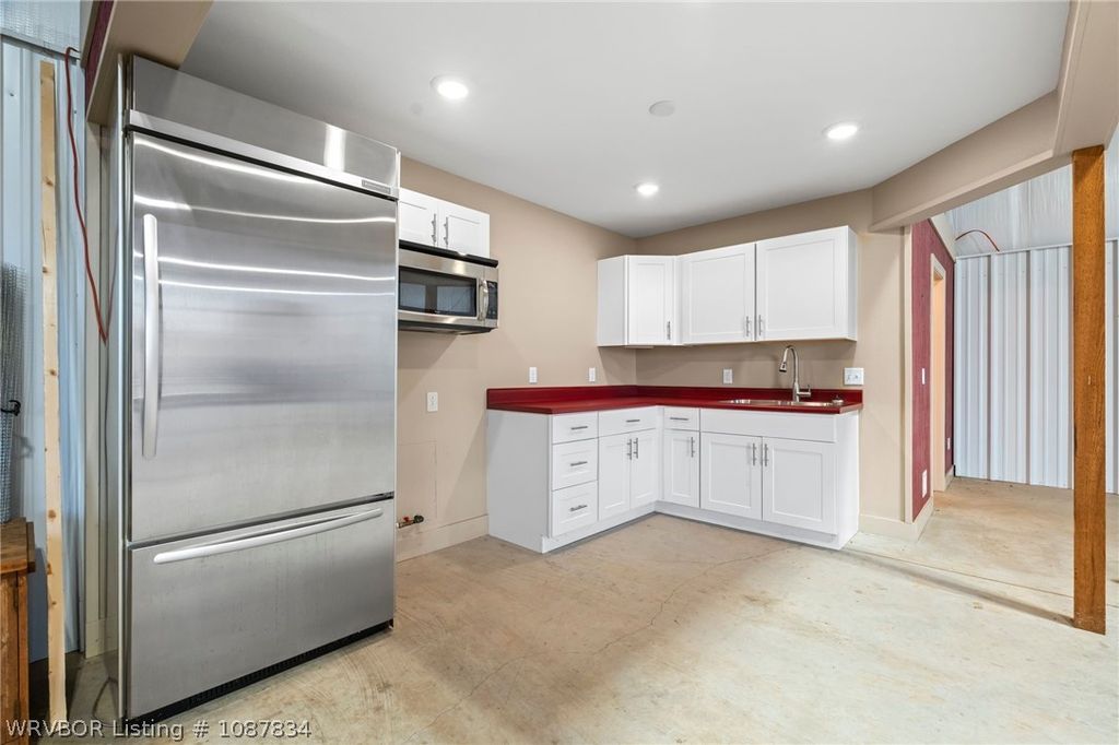 1011 E Uniontown Street 1011 E Uniontown Street