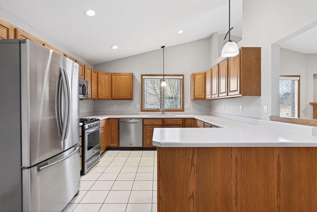 5703 W OPEN Meadow, Mcfarland, WI 53558