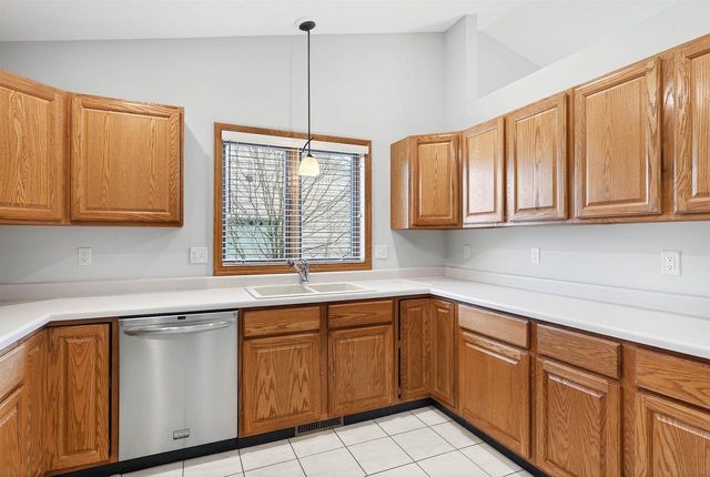 5703 W OPEN Meadow, Mcfarland, WI 53558