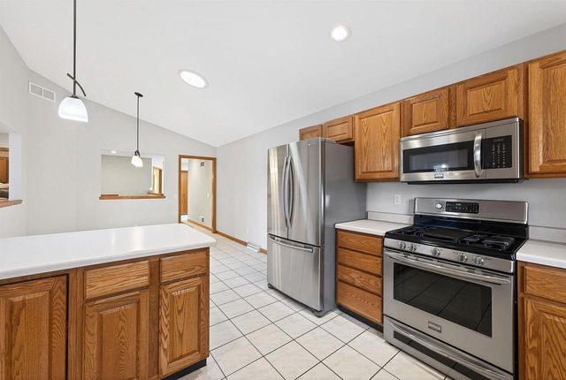 5703 W OPEN Meadow, Mcfarland, WI 53558