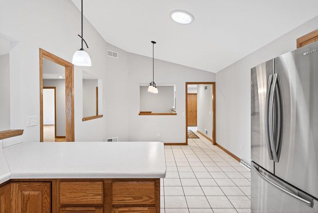 5703 W OPEN Meadow, Mcfarland, WI 53558