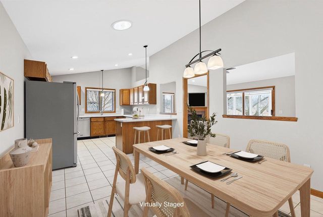 5703 W OPEN Meadow, Mcfarland, WI 53558