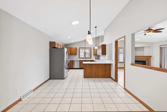 5703 W OPEN Meadow, Mcfarland, WI 53558