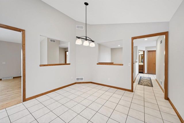 5703 W OPEN Meadow, Mcfarland, WI 53558