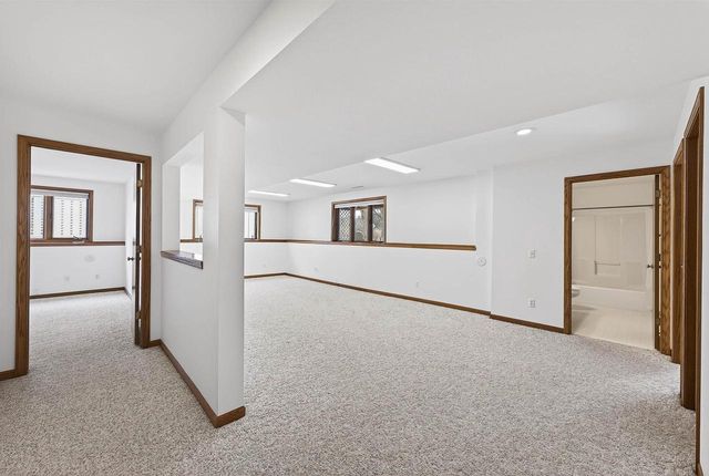 5703 W OPEN Meadow, Mcfarland, WI 53558