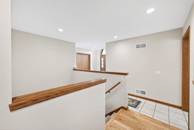 5703 W OPEN Meadow, Mcfarland, WI 53558