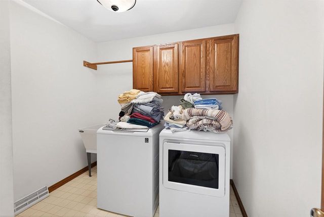 5703 W OPEN Meadow, Mcfarland, WI 53558