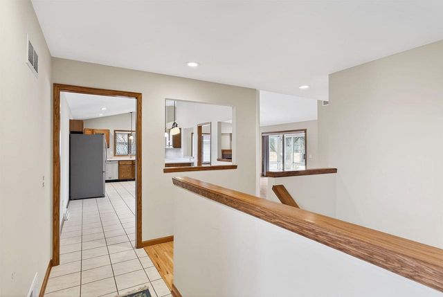 5703 W OPEN Meadow, Mcfarland, WI 53558