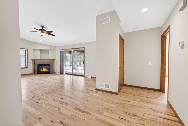 5703 W OPEN Meadow, Mcfarland, WI 53558