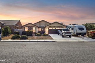 2048 Thistle Avenue, Palmdale, CA 93550