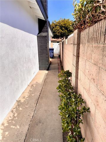 15851 Dundalk, Huntington Beach, CA 92647