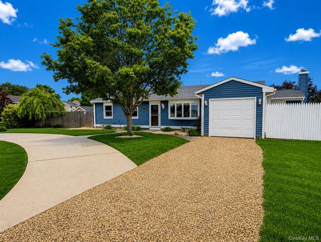 11 Curtis Avenue, Bellport, NY 11713