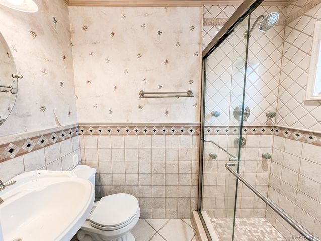 11 Curtis Avenue, Bellport, NY 11713