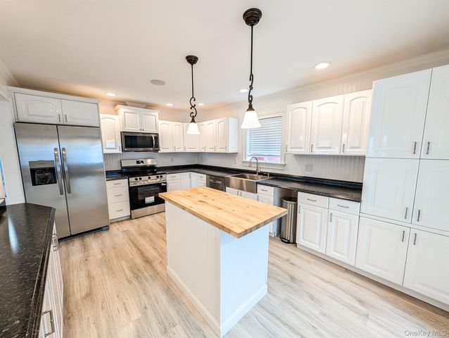 11 Curtis Avenue, Bellport, NY 11713