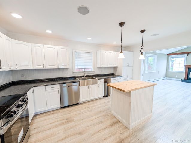 11 Curtis Avenue, Bellport, NY 11713