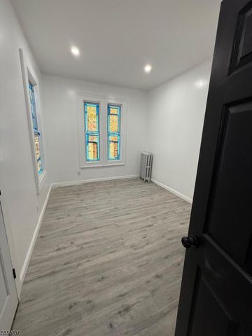 15 Winthrop Ter, East Orange City, NJ 07018