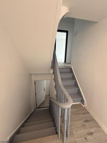 15 Winthrop Ter, East Orange City, NJ 07018