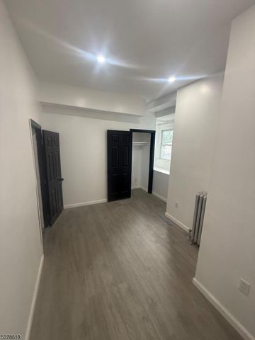 15 Winthrop Ter, East Orange City, NJ 07018