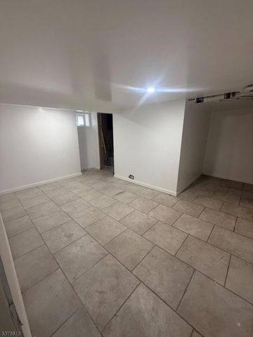 15 Winthrop Ter, East Orange City, NJ 07018