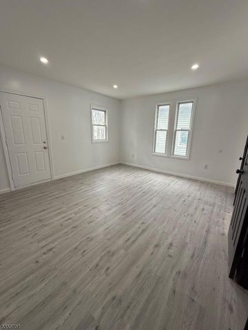 15 Winthrop Ter, East Orange City, NJ 07018