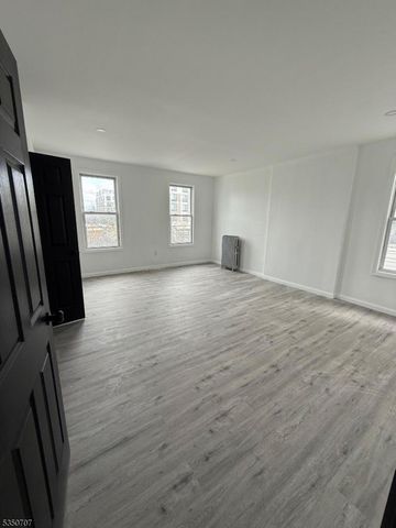 15 Winthrop Ter, East Orange City, NJ 07018