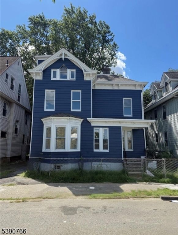 15 Winthrop Ter, East Orange City, NJ 07018