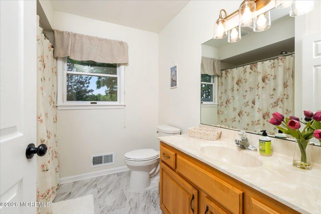 134 Schoolhouse Road, Wrightstown, NJ 08562