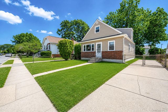 124 Washington Avenue, Valley Stream, NY 11580