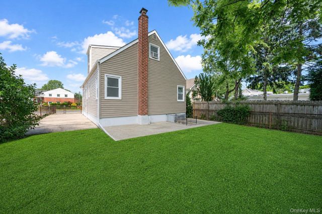 124 Washington Avenue, Valley Stream, NY 11580