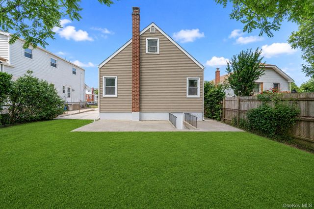 124 Washington Avenue, Valley Stream, NY 11580